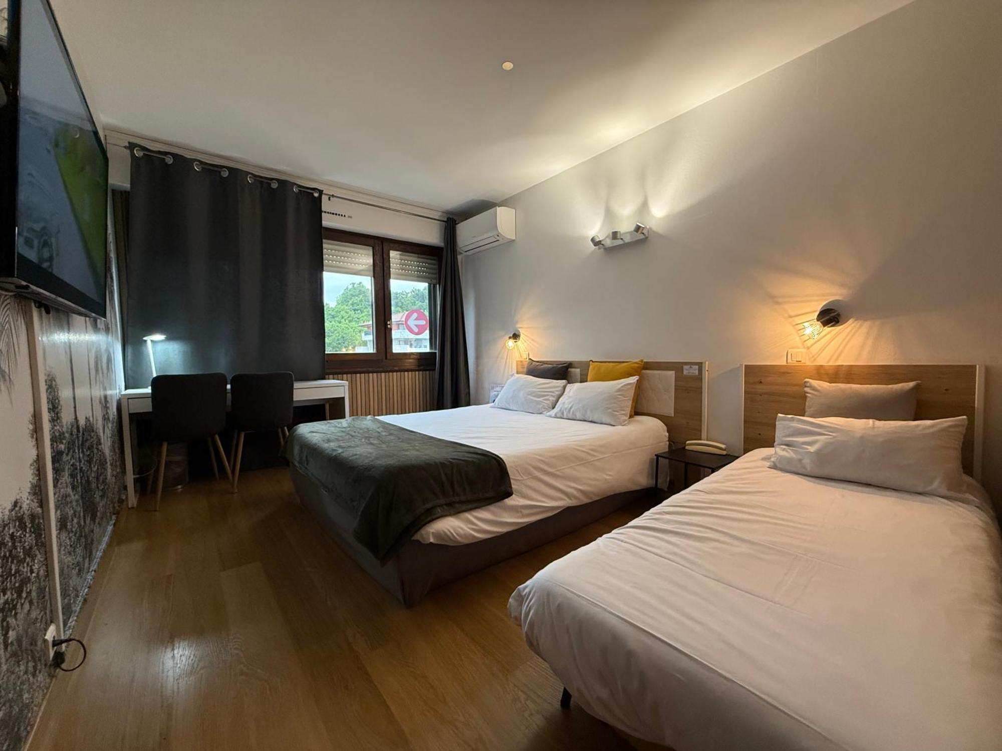 Savoie Hotel Aux Portes De Geneve Сен-Жульен-ан-Женевуа Экстерьер фото